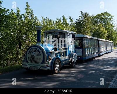 Kap Arkona Bahn auf Rügen Transport vom Parkplatz zum Leuchtturm und zur Steilküste durch Putgarten Foto Stock