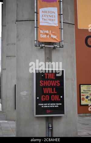 Il Milton Keynes Theatre è attualmente chiuso a causa del Covid-19, ma gli spettacoli si faranno! Foto Stock
