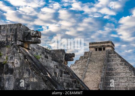 La piattaforma di Venere nelle rovine della grande città maya di Chichen Itza, Yucatan, Messico. La città pre-ispanica di Chichen-Itza è un mondo dell'UNESCO Foto Stock