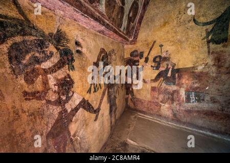 Un murale affresco che mostra la celebrazione e il rituale nella Sala 3 del Tempio dei murales nelle rovine della città maya di Bonampak a Chiapas, Messico. Foto Stock