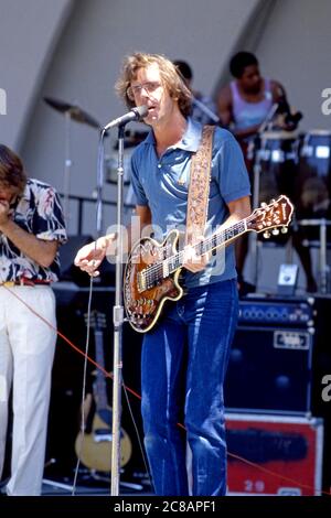 Bob Weir dei Grateful Dead che si esibiscono al concerto No Nuke benefit presso l'Hollywood Bowl di Los Angeles, California. Foto Stock