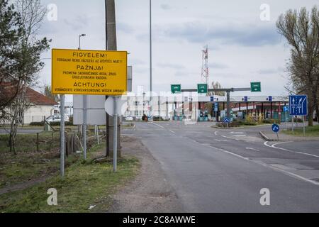 TOMPA, UNGHERIA - 5 APRILE 2015: Panorama del valico stradale di Tampa, al confine con la Serbia, vicino alla città di Kelebija. È uno o Foto Stock