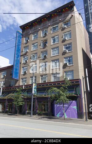 Vancouver, Canada - Giugno 29,2020: Vista dell'Howard Johnson Hotel su Granville Street nel centro di Vancouver Foto Stock