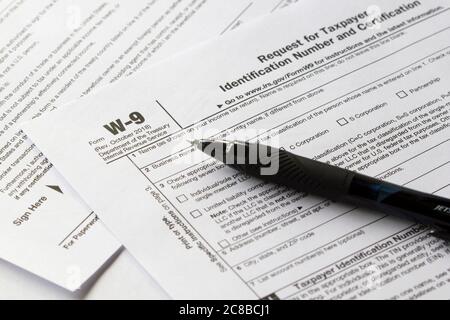 Modulo W-9, richiesta di numero di identificazione contribuente e certificazione. Foto Stock