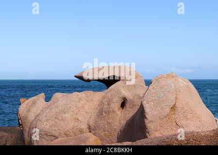 Bizzarri massi sulla Costa di granito Rosa - Costa di granito Rosa - in Bretagna, Francia Foto Stock