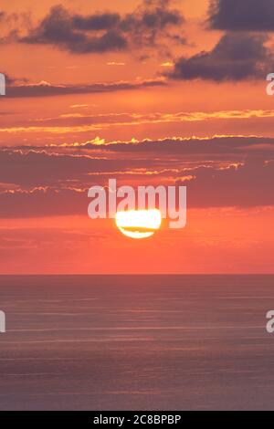 Meraviglioso tramonto al Belvedere Marittimo sulla costa tirrenica calabrese Foto Stock