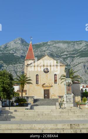 MAKARSKA, CROAZIA - 9 GIUGNO: Cattedrale di San Marka a Makarska il 9 giugno 2019. Foto Stock