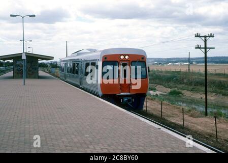 Adelaide sta 3000 Classe diesel n. 3002 in prova a Greenfields, Australia del Sud. 4 novembre 1987. Foto Stock