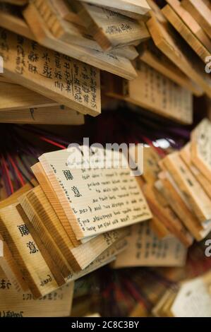 placche di legno con preghiera Foto Stock