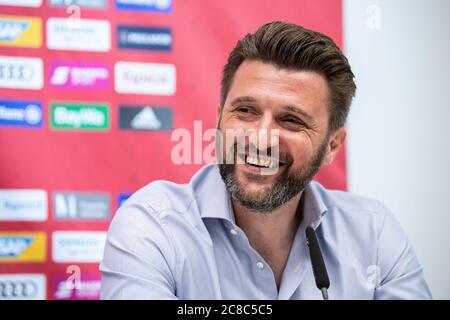 Monaco, Germania. 23 luglio 2020. Basket: PK per la presentazione del nuovo allenatore della Bayern Trinchieri nell'Audi Dome. Marko Pesic, amministratore delegato del FC Bayern Basketball, ha parlato a una conferenza stampa per presentare Trinchieri. Credit: Attualità dal vivo di Matthias Balk/dpa/Alamy Foto Stock