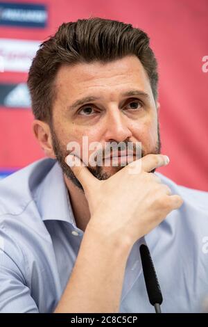 Monaco, Germania. 23 luglio 2020. Basket: PK per la presentazione del nuovo allenatore della Bayern Trinchieri nell'Audi Dome. Marko Pesic, amministratore delegato del FC Bayern Basketball, ha parlato a una conferenza stampa per presentare Trinchieri. Credit: Attualità dal vivo di Matthias Balk/dpa/Alamy Foto Stock