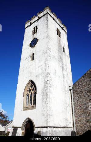 Chiesa di San Pietro Carmarthen Carmarthenshire Galles UK una chiesa medievale normanna del 14 ° secolo nel centro della città stock foto Foto Stock