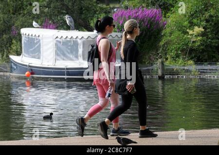 Londra, Regno Unito. 23 luglio 2020. Hyde Park si prepara per una giornata di sole mentre il coronavirus si allenta. Credit: JOHNNY ARMSTEAD/Alamy Live News Foto Stock