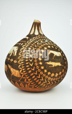 African Kenyan intagliato Calabash bottiglia Gourd Foto Stock