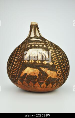 African Kenyan intagliato Calabash bottiglia Gourd Foto Stock