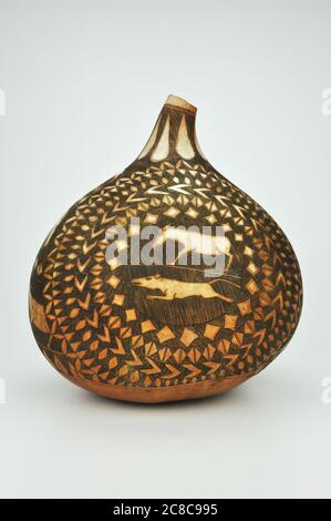 African Kenyan intagliato Calabash bottiglia Gourd Foto Stock