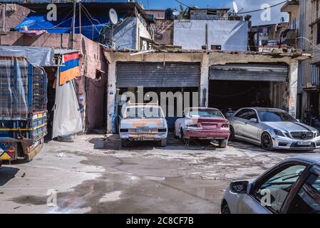 Officina di riparazione nel sobborgo di Sin el Fil ad est di Beirut nel distretto di Matn del Governatorato del Monte Libano, Libano Foto Stock