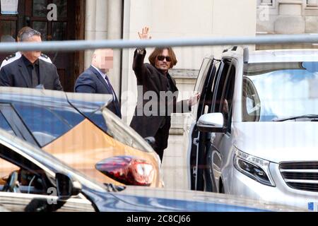 Londra, Regno Unito. 22 luglio 2020. Johnny Depp lascia l'alta Corte di giustizia per accuse di diffamazione contro il giornale Sun. Londra, 07/22/2020 | Use worldwide Credit: dpa/Alamy Live News Foto Stock