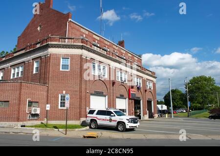 MIDDLETOWN, NY, STATI UNITI - 03 giu 2020: Middletown, NY / USA - 06/03/2020: Middletown Fire Department, Fire Station Building Exterior with Fire Foto Stock