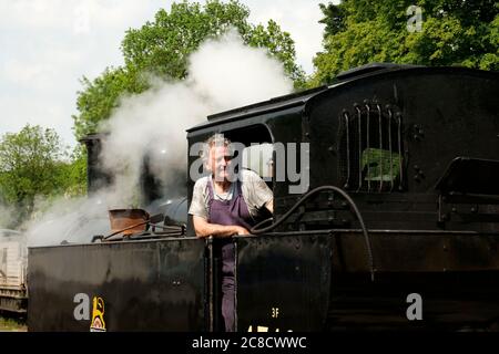 Autista del treno Wirksworth Stazione ferroviaria Derbyshire Inghilterra Foto Stock