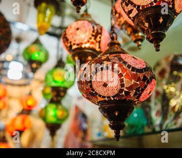 Lampade turche sul mercato, Istanbul, Turchia Foto Stock