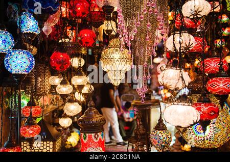 Lampade turche sul mercato, Istanbul, Turchia Foto Stock