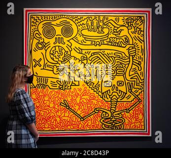 Sotheby’s, Londra, Regno Unito. 23 luglio 2020. Anteprima dell’asta e della mostra di Sotheby che si estende per mezzo millenario di storia dell’arte da Rembrandt a Richter, in una fotocellula socialmente distanziata. La vendita serale si svolge il 28 luglio. Immagine: Keith Haring, senza titolo, 1984, stima £1.6-2.2 milioni. Credit: Malcolm Park/Alamy Live News. Foto Stock