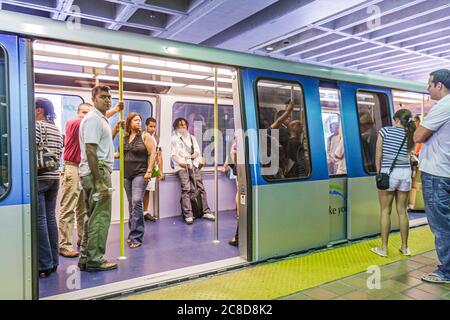 Miami Florida, Government Center, Metromover, trasporto di massa, trasporto pubblico gratuito, movimentazione automatica delle persone, stazione, fermata, auto, porta, porta d'ingresso, entran Foto Stock