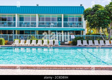 Cocoa Beach Florida, Holiday Inn Oceanfront Resort, hotel motel, piscina, lounge, sedie a sdraio all'esterno Foto Stock