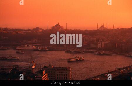 Giornalista britannico e autore John Diamond in una visita di fine settimana a Istanbul Turchia 1989 Foto Stock