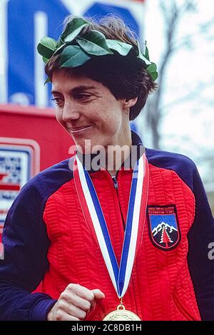 Joan Benoit (USA) vincitore n. 3 nella maratona di Chicago 1985 Foto Stock