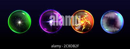 Sfere magiche, sfere di cristallo di colori diversi con scintille, bagliore, plasma e nebbia mistica all'interno, sfere di energia, globi fantasy per stregoneria isolati su sfondo nero, icone vettoriali 3d realistiche Illustrazione Vettoriale