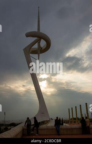 Barcellona, Spagna 05/02/2010: Montjuic Communications Tower, UN punto di riferimento moderno costruito per trasmettere la copertura televisiva degli olimpiadi estivi del 1992. Esso Foto Stock