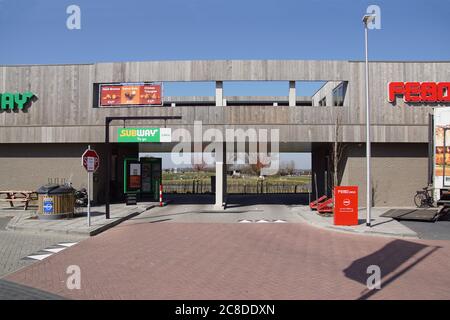 FEBO Drive Alkmaar. Fast food olandese ristorante vicino a una strada. A causa delle misure adottate per il Coronavirus, un'area salotto chiusa. Olanda, marzo Foto Stock