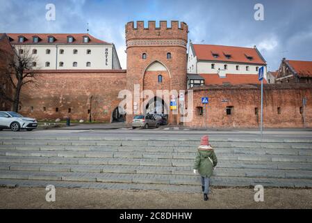 Porta del Ponte una delle tre porte medievali nella Città Vecchia di Torun, Voivodato Pomeraniano Kuyaviano della Polonia Foto Stock