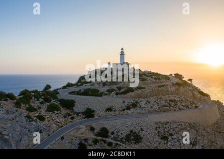 Alba sul faro di Capo Formentor, Maiorca Foto Stock