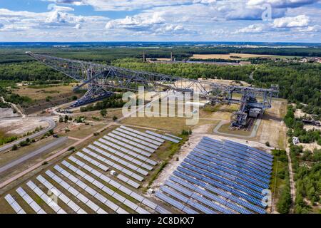 Impianto solare a bordo del trasportatore F60 a Lichterfeld, ora un museo lasciato dopo l'estrazione del carbone. Due escavatori insieme sono stati in grado di sciare un massimo di 60 MET Foto Stock