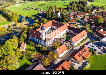 Germania, Baviera, alta Baviera, Tolzer Land, Eurasburg, veduta aerea del Monastero dei Salesiani o del Monastero di Beuerberg Foto Stock