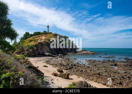 Spiaggia e faro, Mu Ko Lanta National Park, Koh Lanta, Thailandia Foto Stock