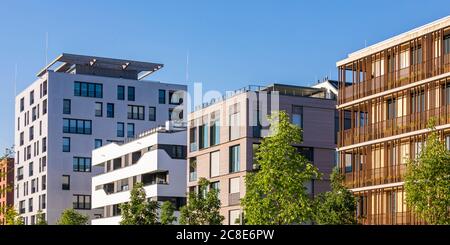 Germania, Baden-Wrttemberg, Heilbronn, Neckar, distretto di Neckkarbogen, nuovi edifici ad alta efficienza energetica Foto Stock