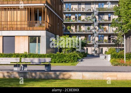 Germania, Baden-Wrttemberg, Heilbronn, Neckar, distretto di Neckkarbogen, nuovi edifici ad alta efficienza energetica Foto Stock