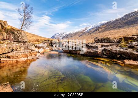 Regno Unito, Scozia, fiume Etive che scorre attraverso le Highlands scozzesi Foto Stock