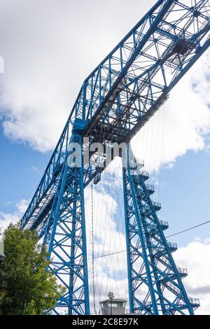 The Tees Transporter Bridge attraverso River Tees, Middlesbrough, North Yorkshire, Inghilterra, Regno Unito Foto Stock