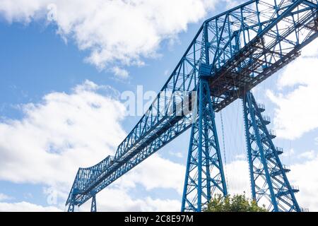 The Tees Transporter Bridge attraverso River Tees, Middlesbrough, North Yorkshire, Inghilterra, Regno Unito Foto Stock