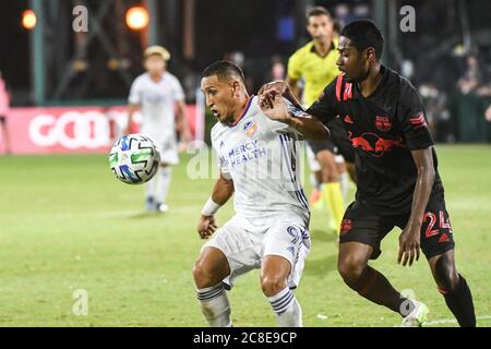 Orlando, Florida, Stati Uniti. 22 luglio 2020. FC Cincinnati centrocampista Regattin, Adrien n°9 lotta per tenere la palla durante il torneo MLS is Back all'ESPN Wild World of Sports di Orlando Florida USA martedì 22 luglio 2020. Foto: Marty Jean-Louis Foto Stock