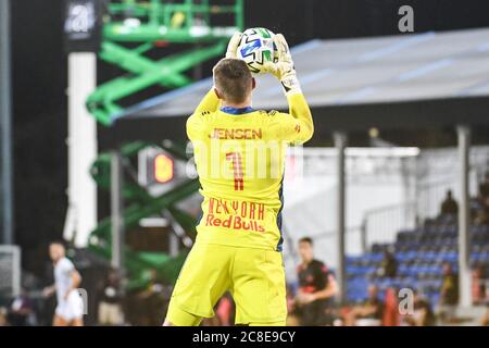 Orlando, Florida, Stati Uniti. 22 luglio 2020. Il portiere dei New York Red Bulls Jensen, David 1, risparmia durante il torneo MLS is Back all'ESPN Wild World of Sports di Orlando, Florida USA, martedì 22 luglio 2020. Foto: Marty Jean-Louis Foto Stock