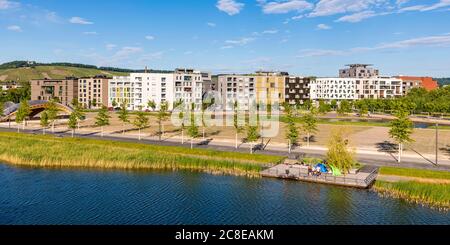 Germania, Baden-Wrttemberg, Heilbronn, Neckar, distretto di Neckkarbogen, nuovi edifici ad alta efficienza energetica Foto Stock