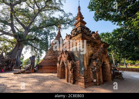 Myanmar, Regione di Mandalay, Inwa, Tomba nel complesso della Pagoda di Yadana Hsemee Foto Stock