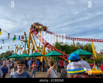 Orlando, FL/USA-11/27/19: Giro sulle montagne russe Slinky Dash Dog all'Hollywood Studios Park al Walt Disney World di Orlando, FL. Foto Stock