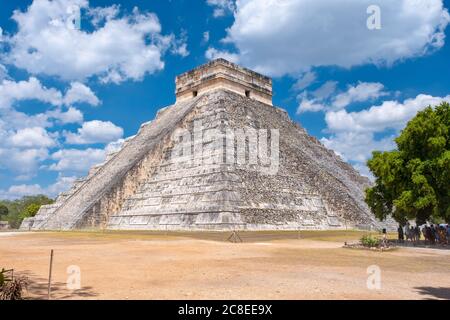 Il Tempio di Kukulkan, un edificio iconico presso l'antica città maya di Chichen Itza in Messico Foto Stock